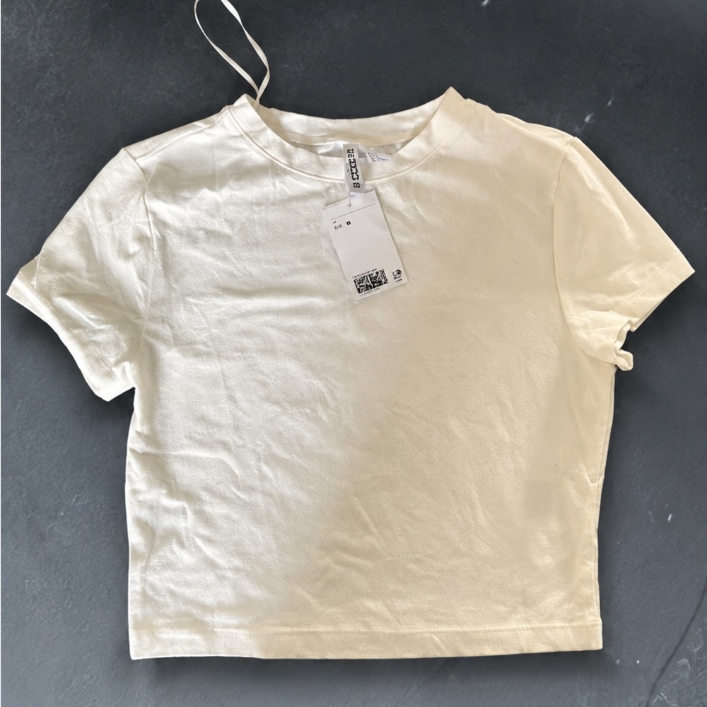 H&M Cream Short-Sleeve Crop Tee